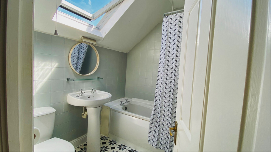 Bathroom 3, Meadow Terrace, Shropshire