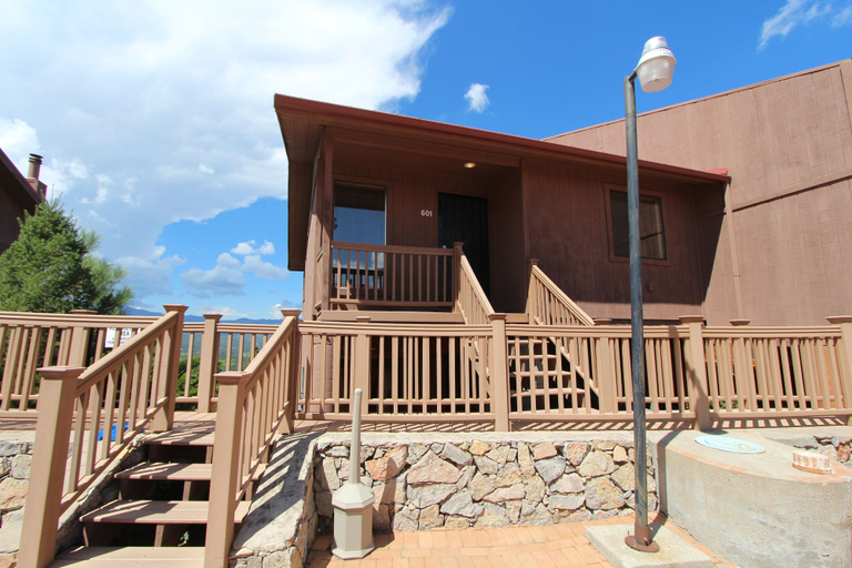 Exterior & Views 2, Crown Point Resort, Lincoln