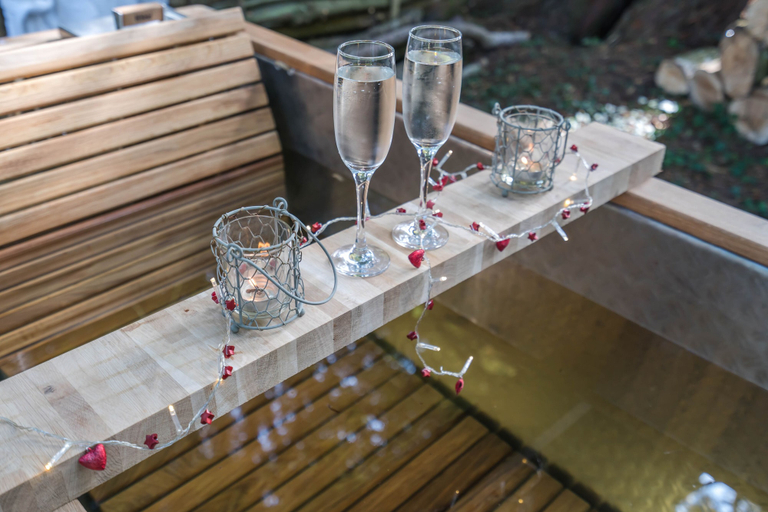 Food & Drinks 4, Punch Tree Cabins, Wood Burner & Hot Tub, South Lanarkshire