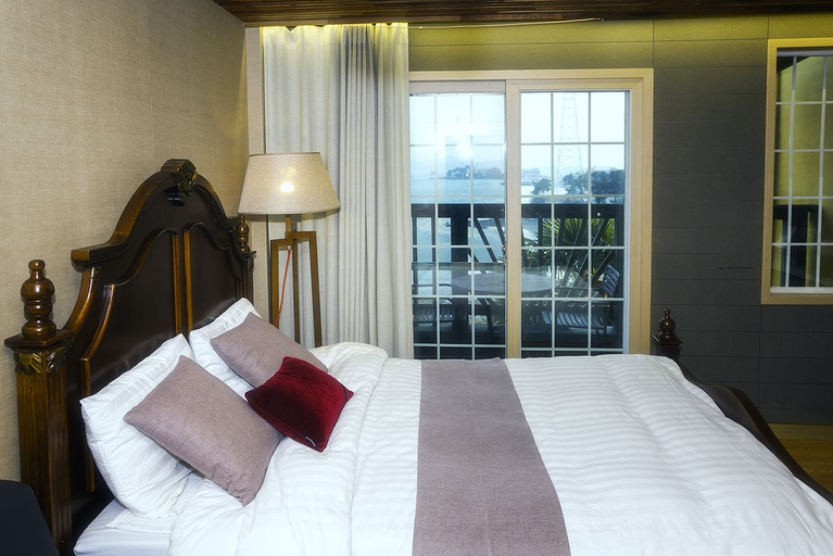 Bedroom 2, Tongyeong MongDol House, Tongyeong