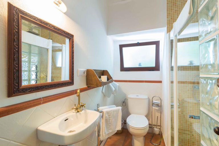 Bathroom 5, La Seguiriya, Granada