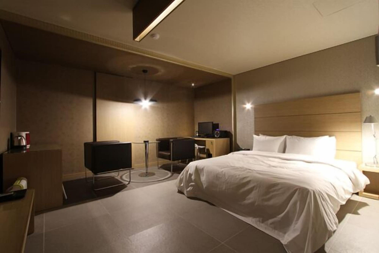 Bedroom 3, Valentine Hotel, Goyang