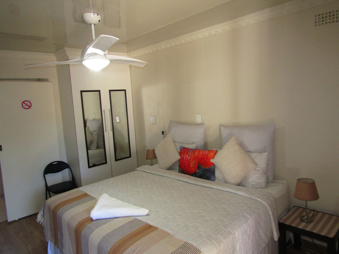Bedroom 2, Yolonwabo bed and breakfast, Buffalo City