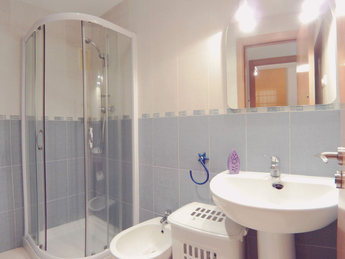 Bathroom 3, Piso De Dos Habitaciones Para Vacaciones a 2min de la Playa en Marina D'Or (CALA), Castellón