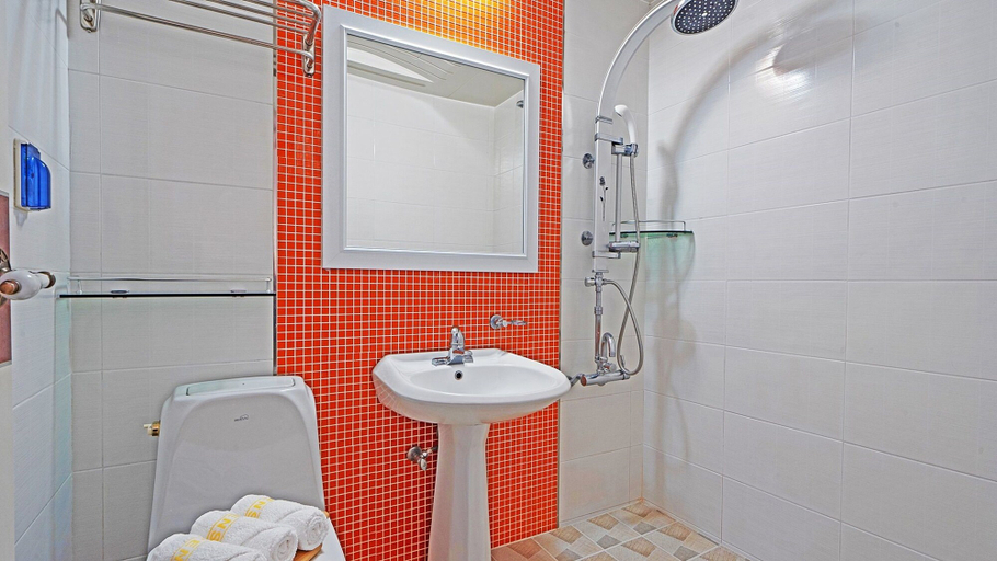 Bathroom 3, GreenNarae Pension, Geoje