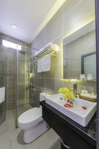 Bathroom 5, Phuc Thanh Hotel, Da Nang