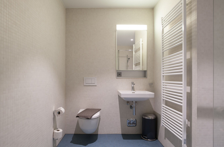 Bathroom, BS Hodler I - Marktplatz Hitrental Apartment, Basel