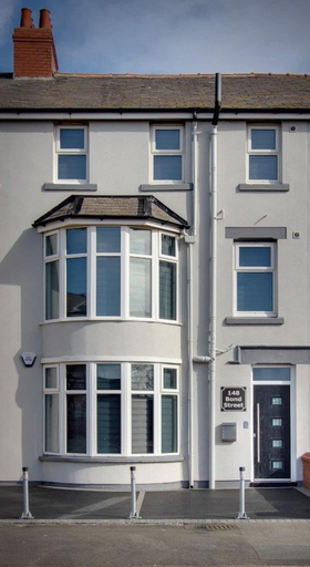 Exterior & Views 2, 2 Bedrooms Sleeps 6 Near Top Blackpool Attractions, Blackpool