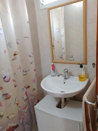 Bathroom 3, Eden's sweet place