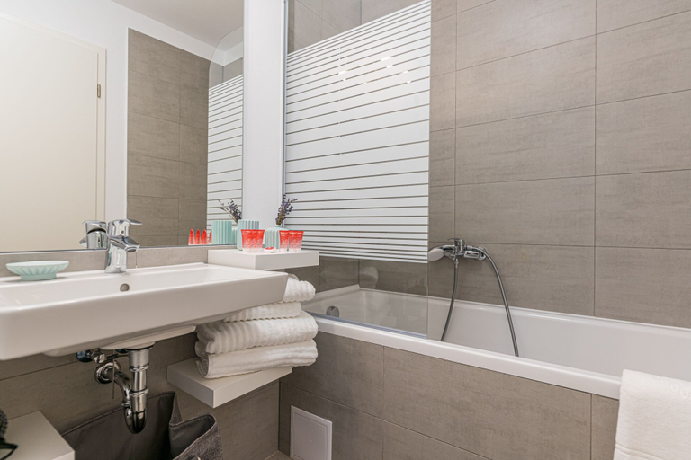 Bathroom 3, Ella, Brasov