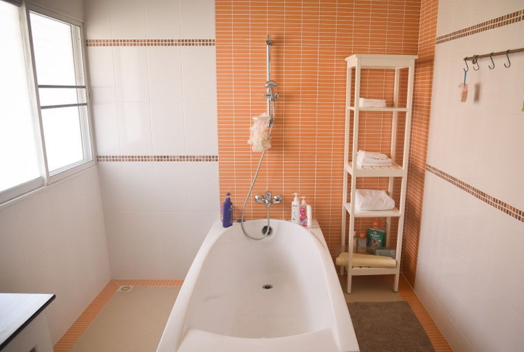 Bathroom 3, Nashaa Villa, Pattaya