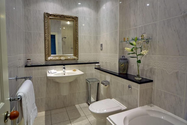 Bathroom 4, Pale Hall Hotel, Gwynedd