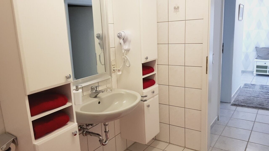 Bathroom 3, Ferienwohnung Gockels-Auszeit, Waldeck-Frankenberg