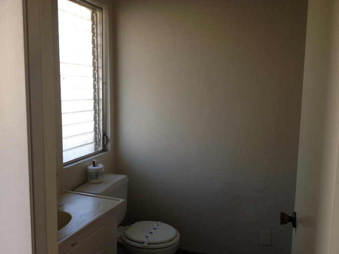 Bathroom 3, Golden Hills Motel, Kern