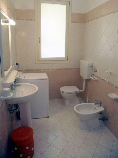 Bathroom 4, Best Primo Piano, Ferrara