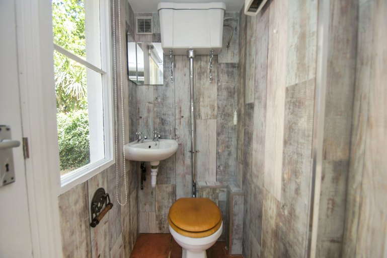 Bathroom 4, Brunswick Garden Studio Patio by Brighton Holiday Lets, Brighton and Hove