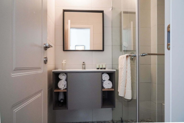 Bathroom 5, Apartique Hotel, Jerusalem
