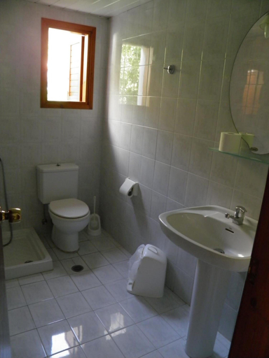 Bathroom 5, Samaria Pension & Restaurant, Crete