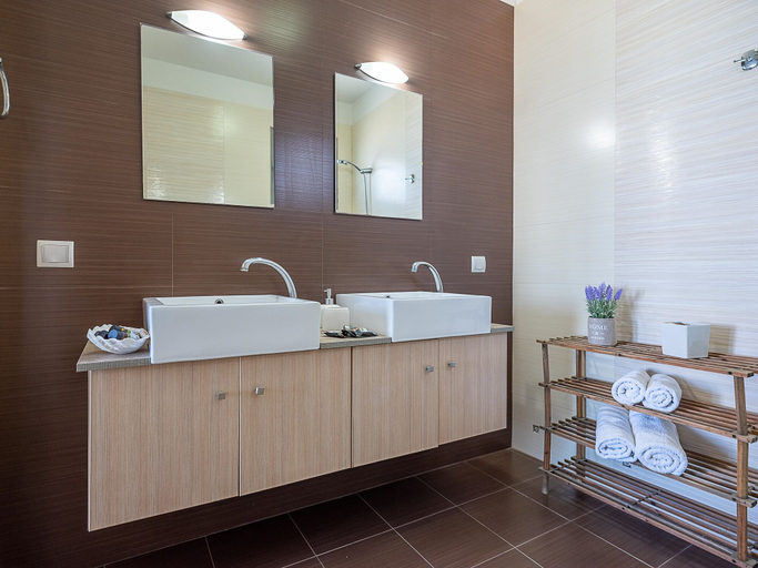 Bathroom 4, Villa Almyra, Crete