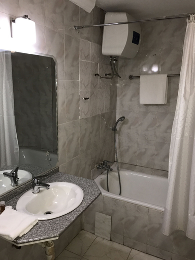 Bathroom 4, Crystal Rose Ambassador Hotel, Kumasi