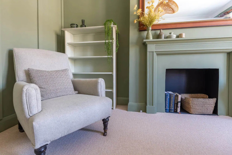 Others 3, Luxuriously Designed 3 Bedroom Apartment in Clapham, London