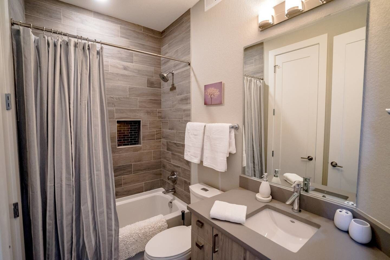 Bathroom 3, Mile High Lifestyle Townhome in Golden Triangle Rooftop Views, Denver