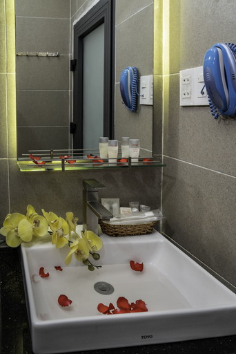 Bathroom 5, Phuc Thanh Hotel, Da Nang