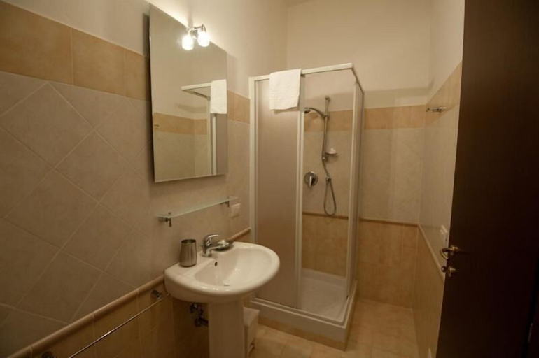 Bathroom 5, Rome Services Porta Castello, Rome