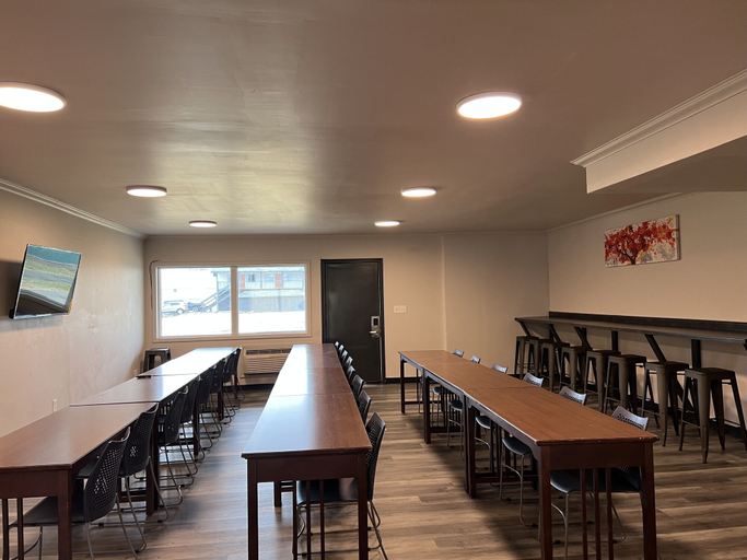 Food & Drinks 5, Days Inn & Suites by Wyndham Port Huron, Saint Clair