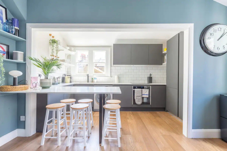 Others 4, Luxuriously Designed 3 Bedroom Apartment in Clapham, London