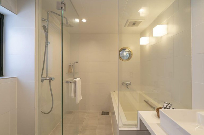 Bathroom 3, Shonan OVA, Yokosuka
