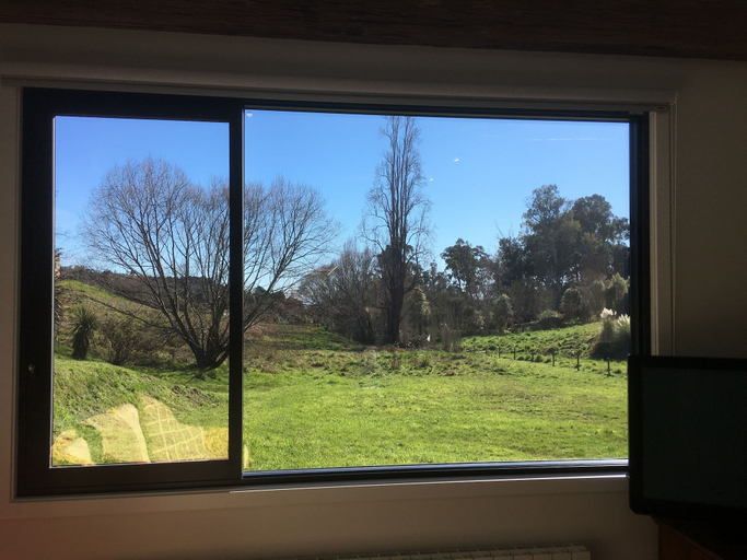 Others 5, Korepo Lodge, Tasman