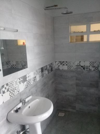 Bathroom 3, Hotel Wagon Wheel, Gilgil
