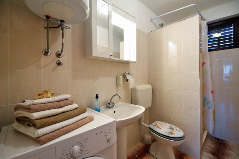 Bathroom 3, Apartment Miracle, Murter