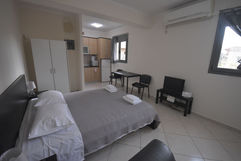 Bedroom 2, AVR DELUXE SUITES 4 AIRPORT FREE SHUTTLE, Attica