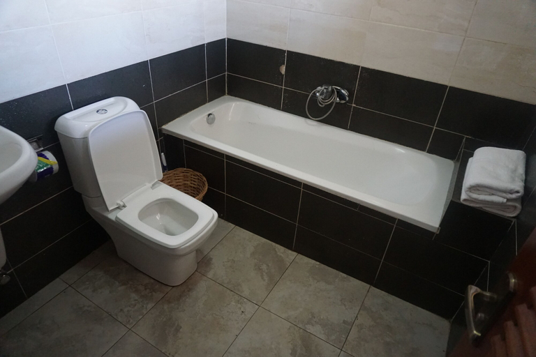 Bathroom 5, Accra Royal Castle Apartments & Suites, Ga East