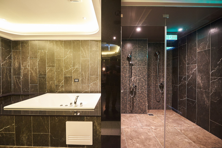 Bathroom 3, Sun Motel, Kaohsiung