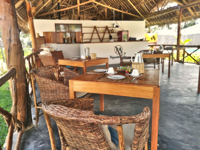 Food & Drinks 5, Moonshine Villa, Kaskazini 'A'