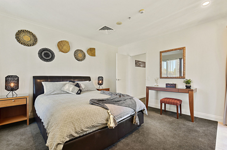 Bedroom, Spacious Apartment in Auckland Central, Waitakere