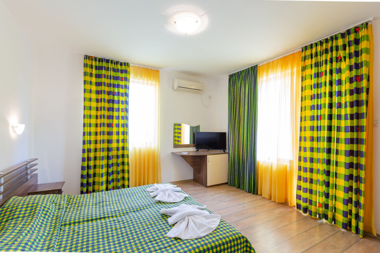 Bedroom 2, 2 Bedroom Apartment in Dafinka Guest House, Nesebar