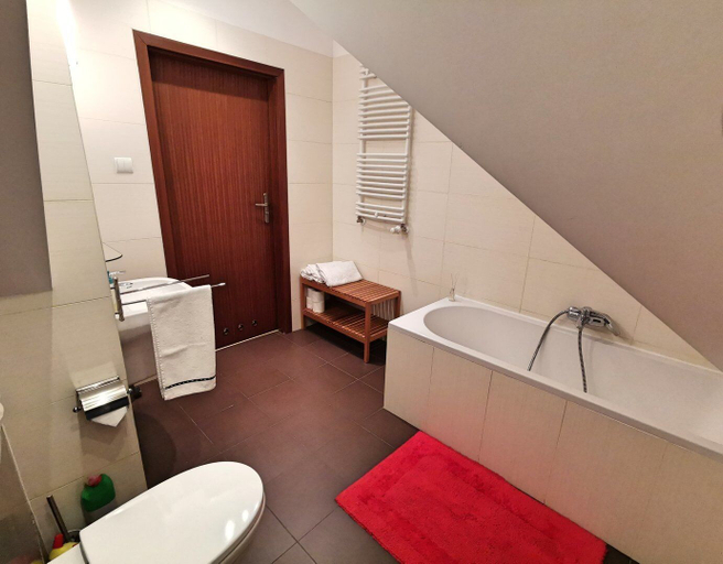 Bathroom 3, EverySky Okrzei, Jelenia Góra