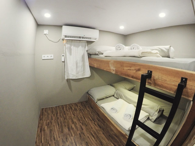 Bedroom 2, Regina Liveaboard, West Manggarai