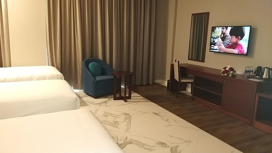 Bedroom 2, Muscat Gate Hotel, Seeb