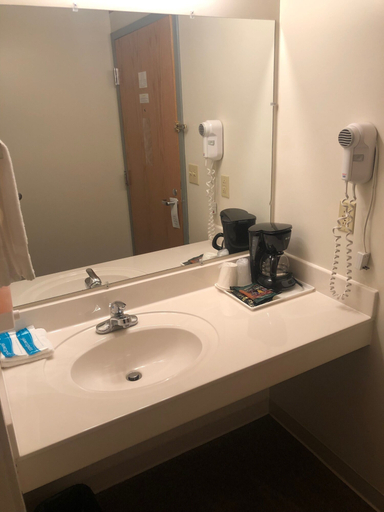 Bathroom 5, Simple Rewards Inn Shelbina, Shelby
