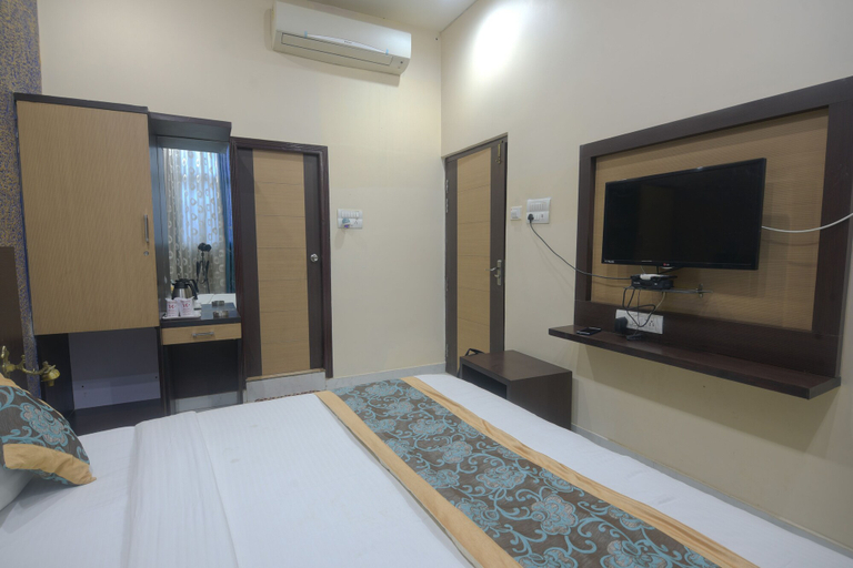 Bedroom 2, Hotel Vishnu Villas, Rewa