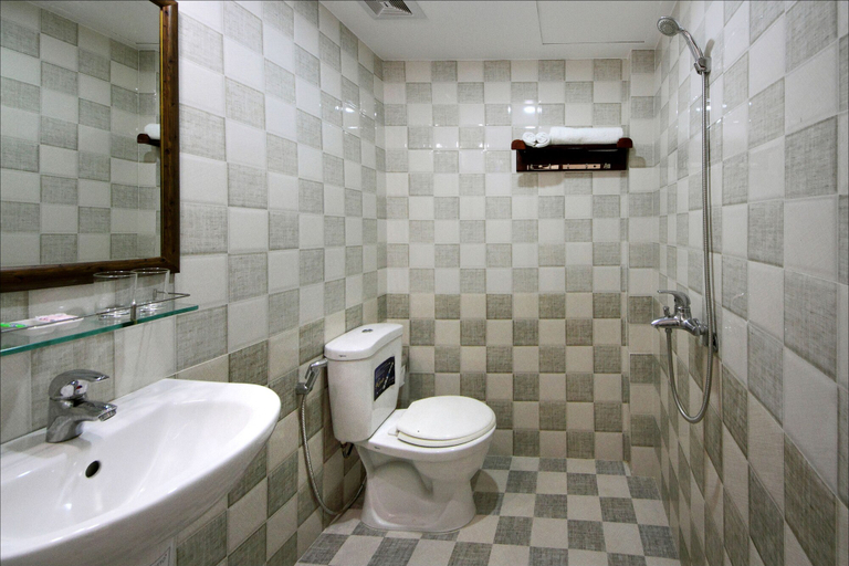 Bathroom 5, Azalea Homestay, Da Nang