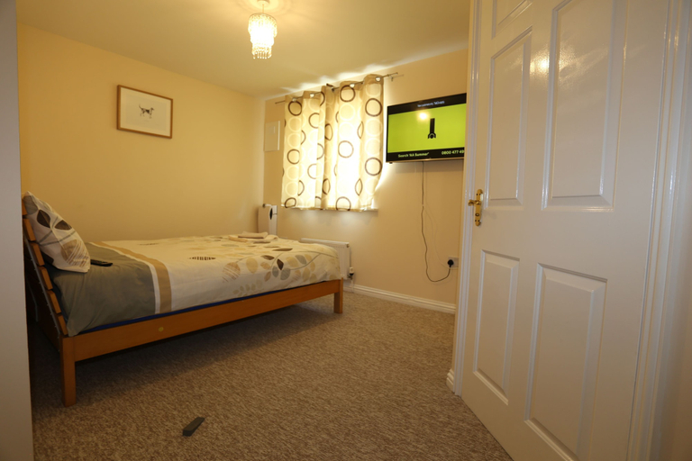Bedroom 3, Beautiful 4 beds Hillview House, London