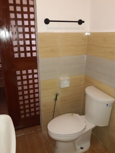 Bathroom 4, Carolina del Mar, Samboan