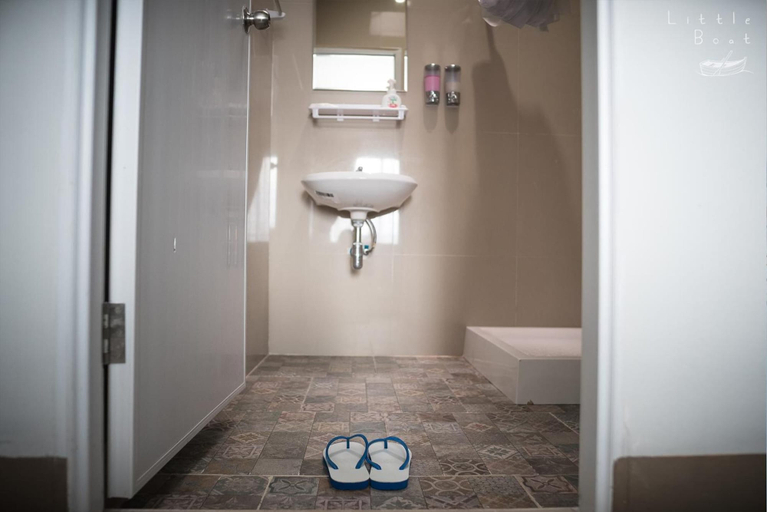 Bathroom 3, Retro Twin Home At Maesot, Mae Sot