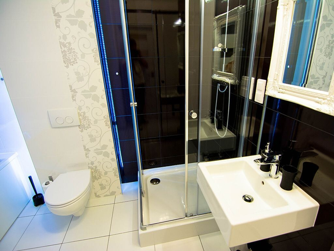 Bathroom 3, Apartamenty hoteLOVE przy Strumieniu, Jelenia Góra